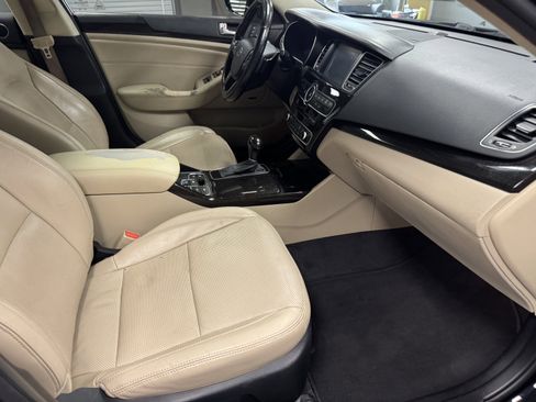 Used 2015 Kia Cadenza Premium w/ Technology Package image 14