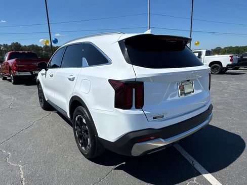 Used 2025 Kia Sorento S FWD image 8