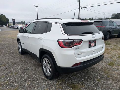 Used 2024 Jeep Compass Latitude AWD/4WD image 5
