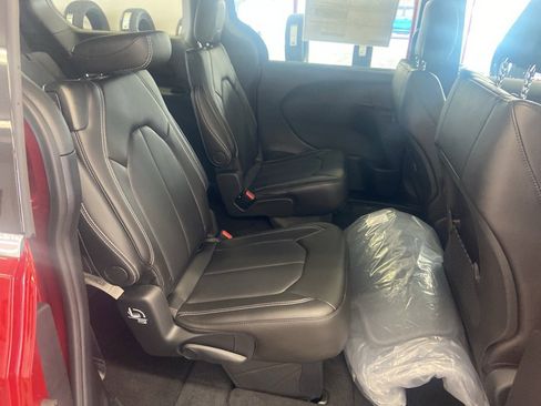New 2026 Chrysler Voyager LX image 18