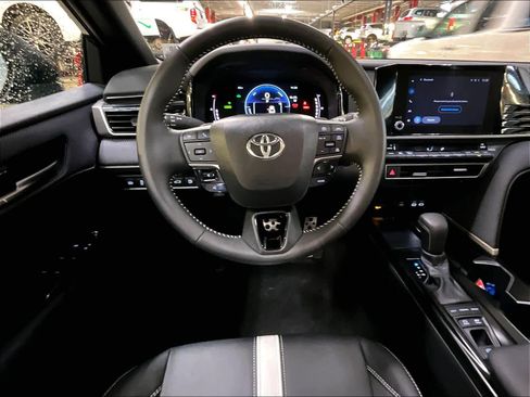 Used 2026 Toyota Camry SE image 17