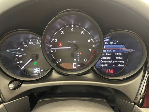 Certified 2025 Porsche Macan image 10