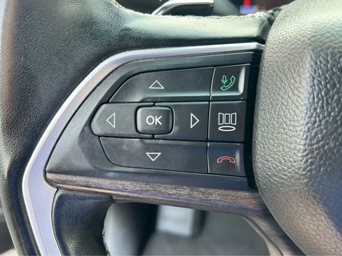 Used 2022 Jeep Grand Cherokee Limited AWD/4WD image 25