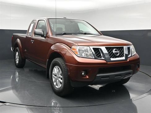 Used 2017 Nissan Frontier SV w/ SV Value Truck Package AWD/4WD image 1