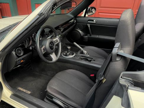 Used 2008 MAZDA MX-5 Miata Touring RWD image 23