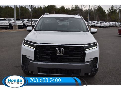 New 2026 Honda Pilot Touring image 2