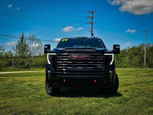 Used 2024 GMC Sierra 2500 AT4 w/ AT4 Preferred Package AWD/4WD image 11