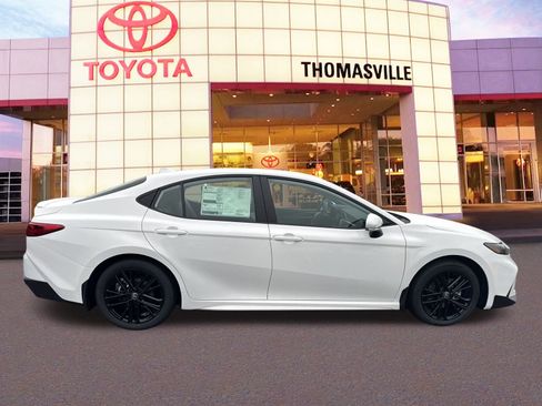 New 2025 Toyota Camry SE image 4
