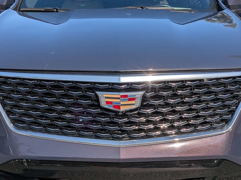 Used 2025 Cadillac XT4 Premium Luxury FWD image 11