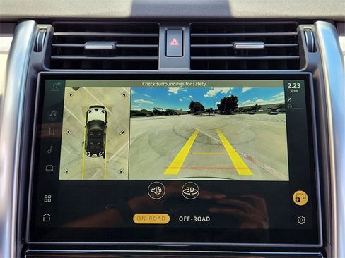 Used 2024 Land Rover Discovery Dynamic SE image 17