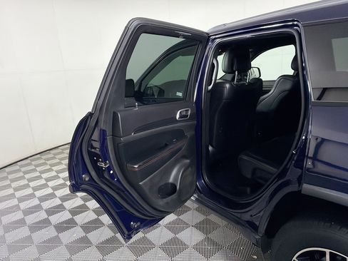 Used 2018 Jeep Grand Cherokee Trailhawk AWD/4WD image 25