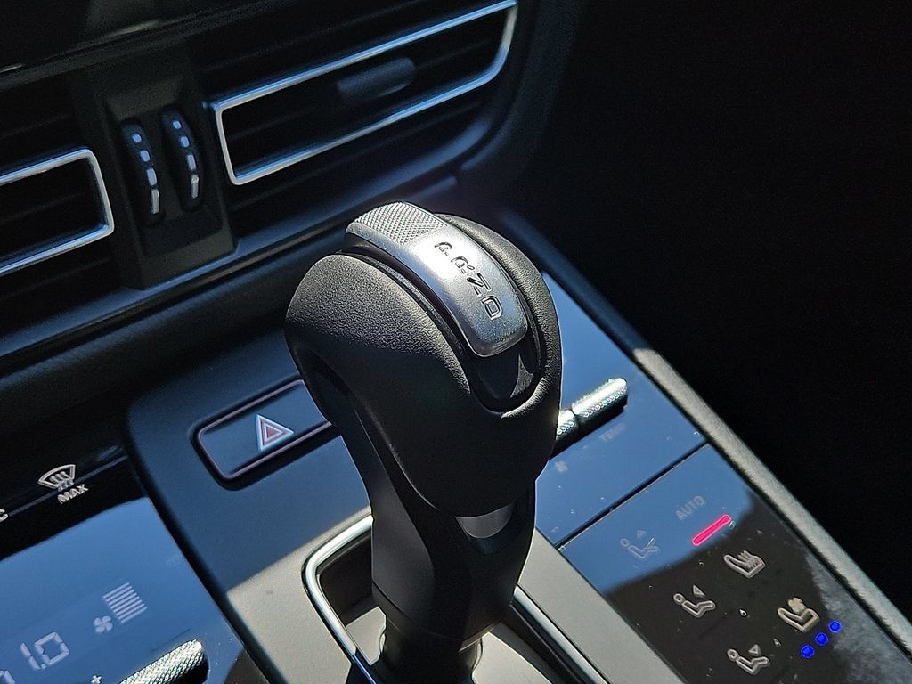 Used 2025 Porsche Macan Turbo AWD/4WD image 16