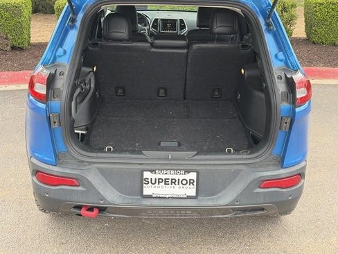 Used 2018 Jeep Cherokee Trailhawk image 6