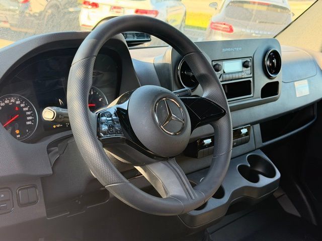 Used 2025 Mercedes-Benz Sprinter 2500 image 18