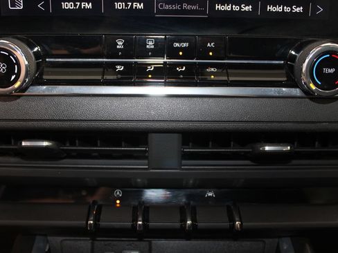 Used 2023 Chevrolet Colorado W/T w/ WT Convenience Package II AWD/4WD image 38