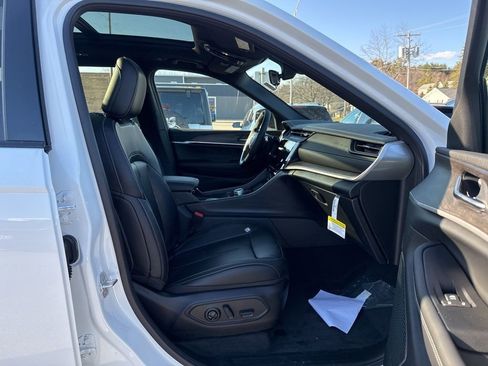 New 2026 Jeep Grand Cherokee L Limited image 30