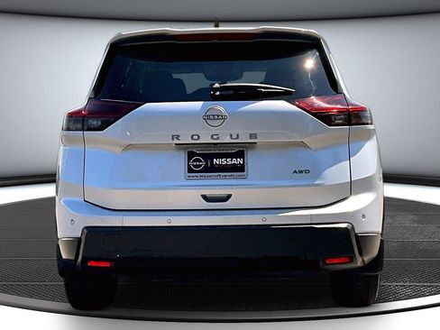 Used 2025 Nissan Rogue S AWD/4WD image 6