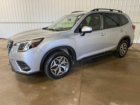 Certified 2023 Subaru Forester Premium AWD/4WD image 2