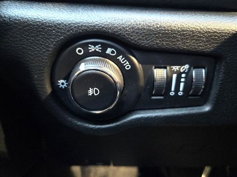 Used 2018 Chrysler Pacifica Limited w/ Advanced Safetytec Group image 32