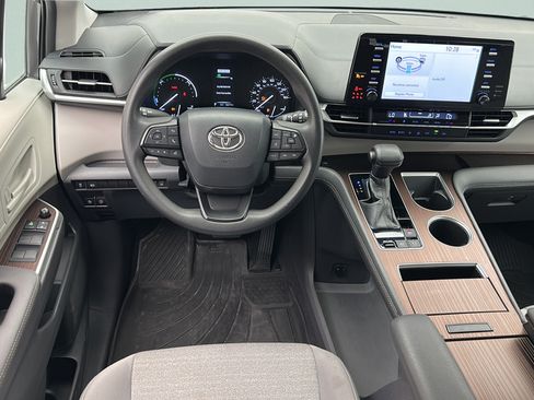 Used 2022 Toyota Sienna LE FWD image 12