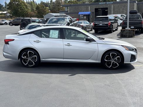 Used 2024 Nissan Altima 2.5 SR FWD image 4