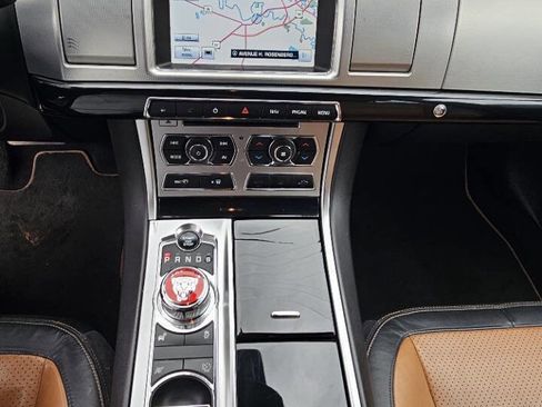 Used 2012 Jaguar XF Supercharged image 15