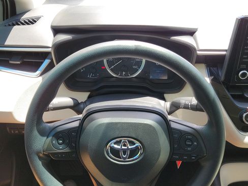 Used 2022 Toyota Corolla LE image 21