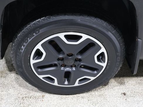 Used 2015 Jeep Renegade Trailhawk image 9