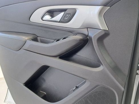 Used 2023 Chevrolet Traverse LT image 23