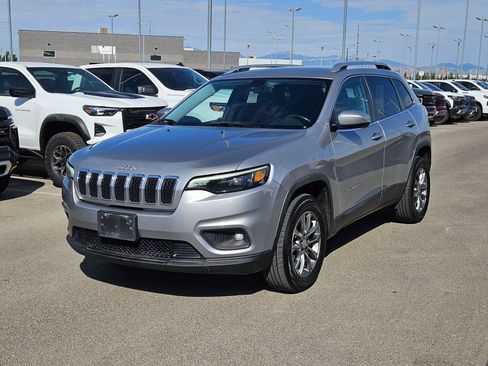 Used 2019 Jeep Cherokee Latitude Plus AWD/4WD image 8