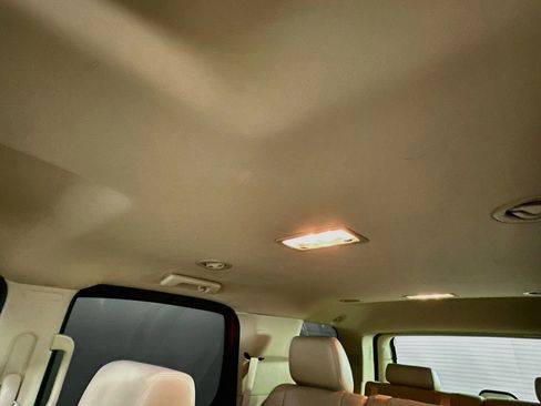 Used 2013 Chevrolet Tahoe LTZ RWD image 21