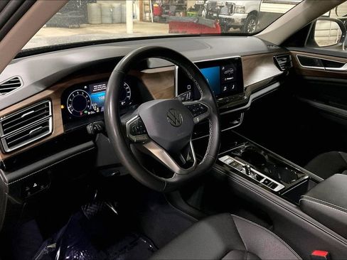 Used 2024 Volkswagen Atlas SE FWD image 13