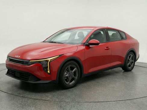 Used 2025 Kia K4 LXS image 3