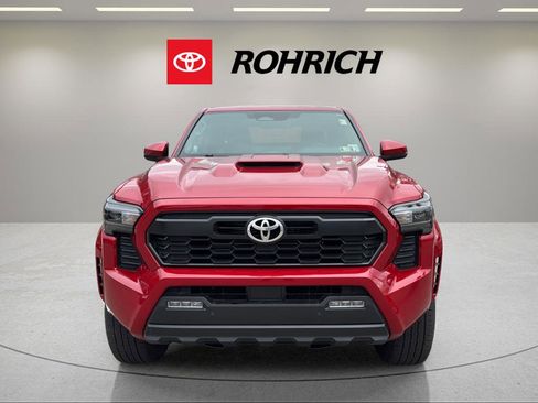 Used 2024 Toyota Tacoma TRD Sport w/ TRD Sport Upgrade Package AWD/4WD image 2