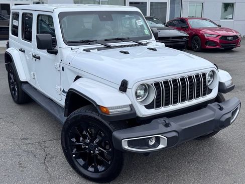 Used 2025 Jeep Wrangler Unlimited Sahara AWD/4WD image 1