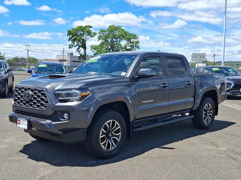 Used 2023 Toyota Tacoma TRD Sport AWD/4WD image 3