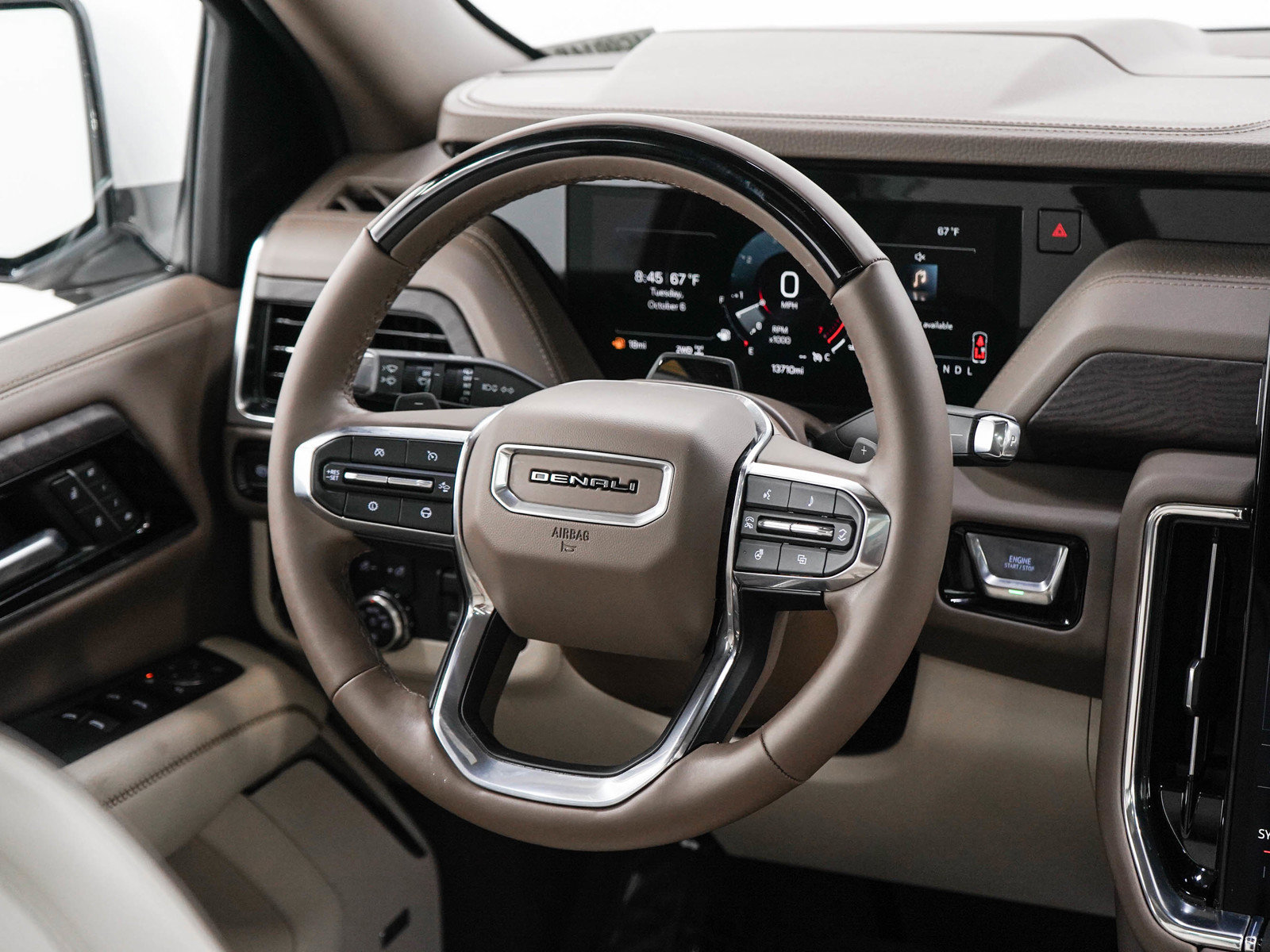 Used 2026 GMC Yukon Denali w/ Denali Reserve Package AWD/4WD image 17