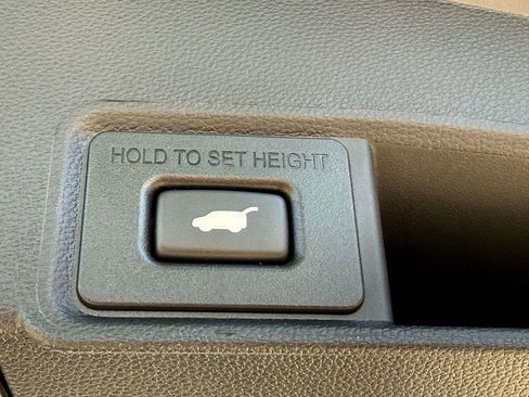 Used 2025 Acura RDX SH-AWD image 9