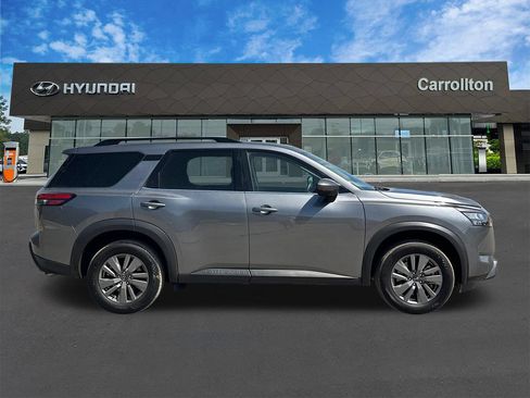 Used 2025 Nissan Pathfinder SV AWD/4WD image 4