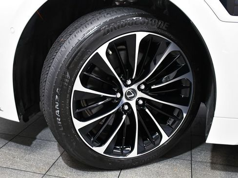 Used 2022 Lexus LS 500h AWD w/ Luxury Package image 7