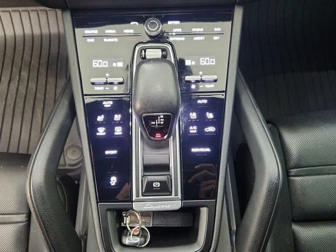 Used 2022 Porsche Cayenne Platinum Edition AWD/4WD image 29