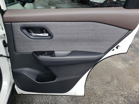 Used 2022 Nissan Rogue SV image 14