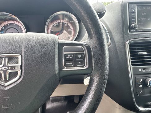Used 2020 Dodge Grand Caravan SE w/ UConnect Hands-Free Group FWD image 23