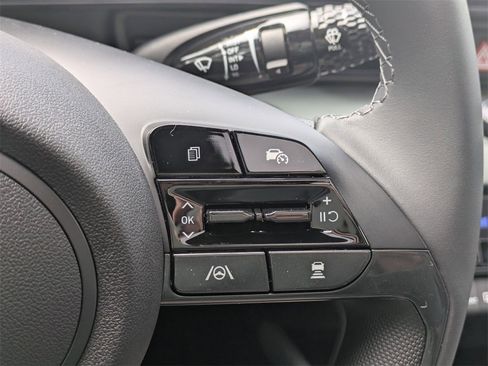 New 2025 Hyundai Elantra Limited image 23