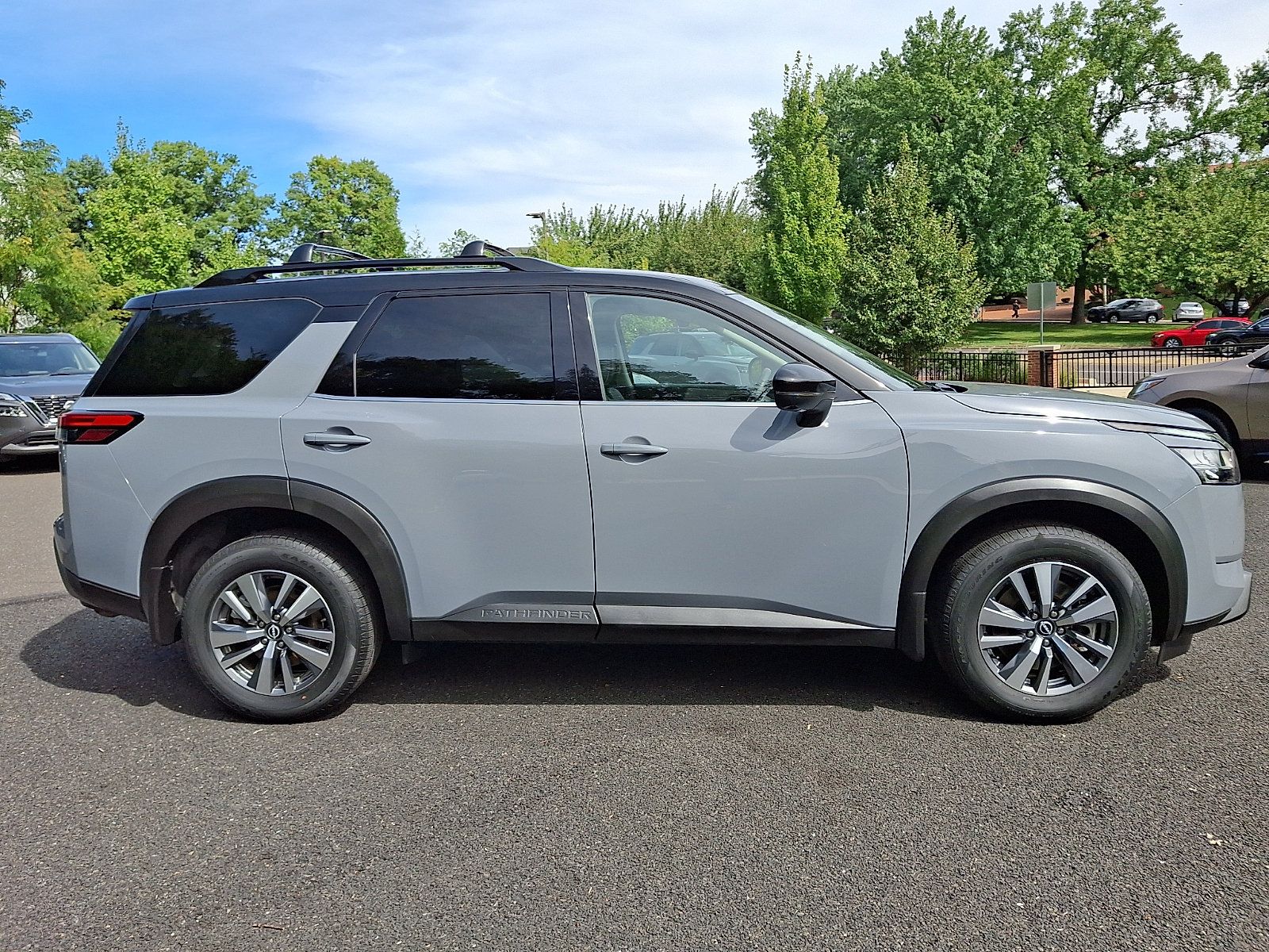 Certified 2024 Nissan Pathfinder SL AWD/4WD image 7