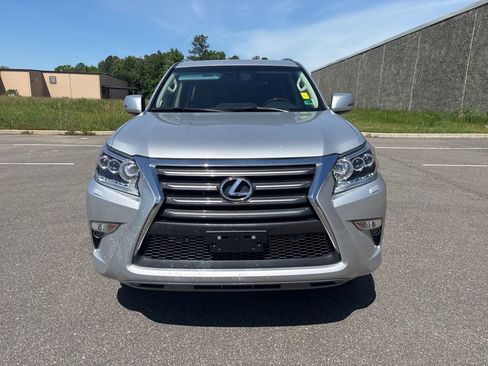 Used 2018 Lexus GX 460 Luxury w/ Preferred Accessory Package AWD/4WD image 2