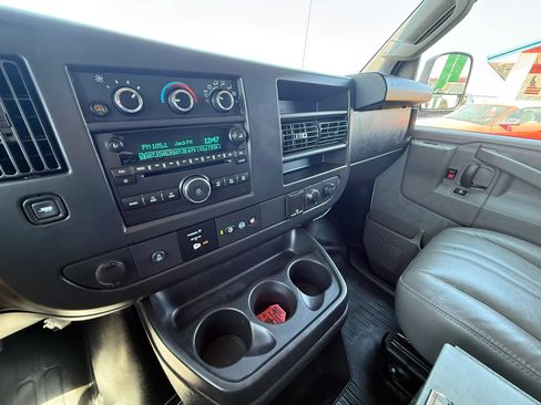 Used 2017 Chevrolet Express 3500 Extended RWD image 11