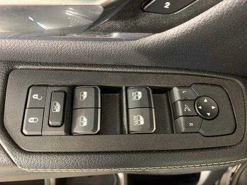 Used 2025 RAM 1500 Laramie AWD/4WD image 31