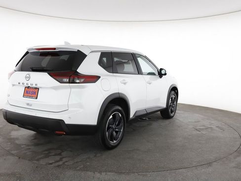 Used 2025 Nissan Rogue SV FWD image 12