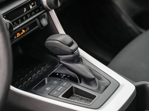 Certified 2025 Toyota RAV4 LE image 21